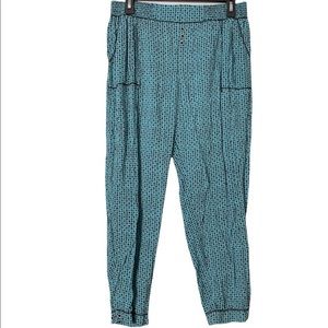 Super cute Kenzie Turquoise and a black Cropped Pants size medium